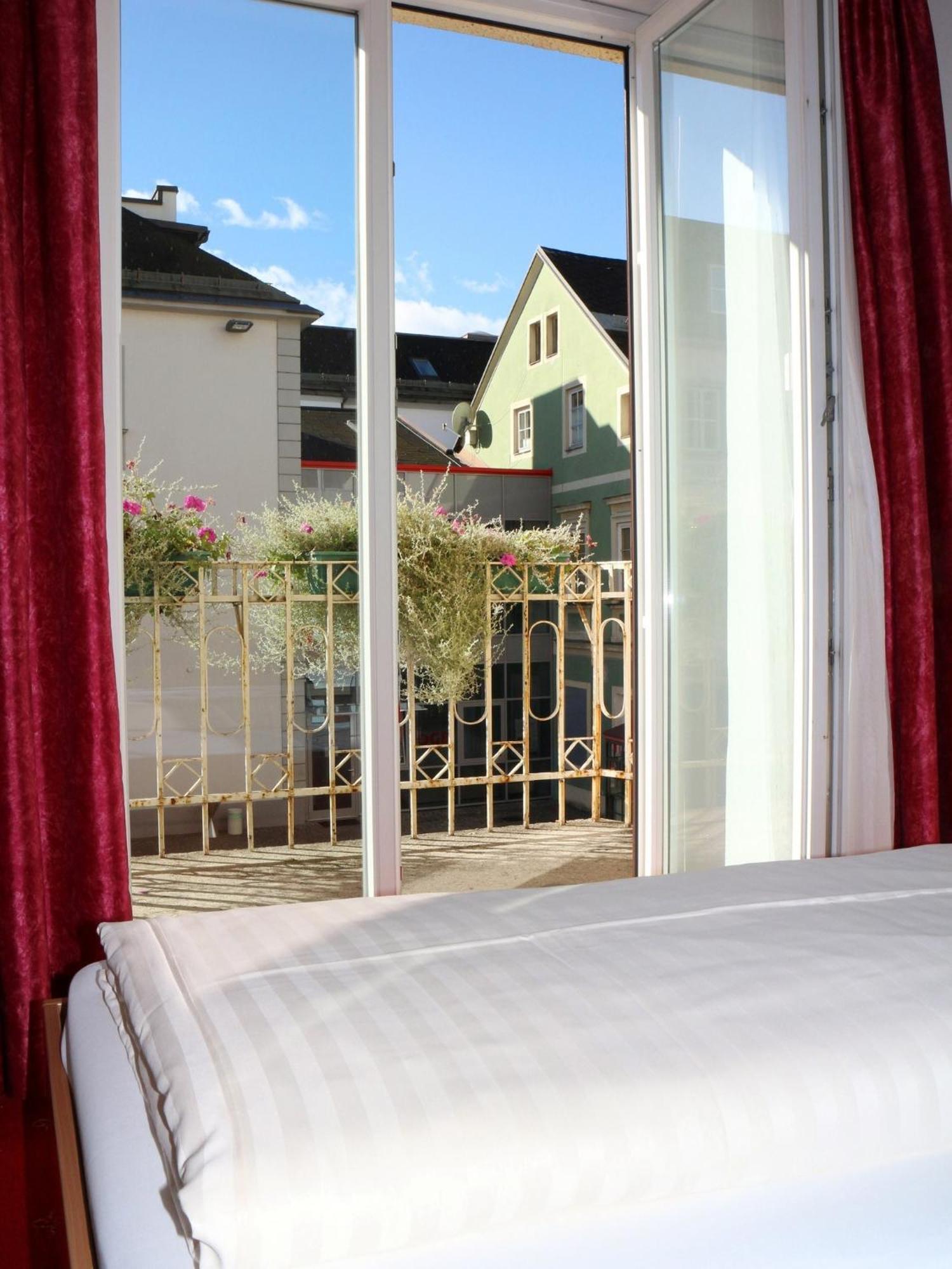 Hotel Gasthof Kasino วิลลาค ภายนอก รูปภาพ