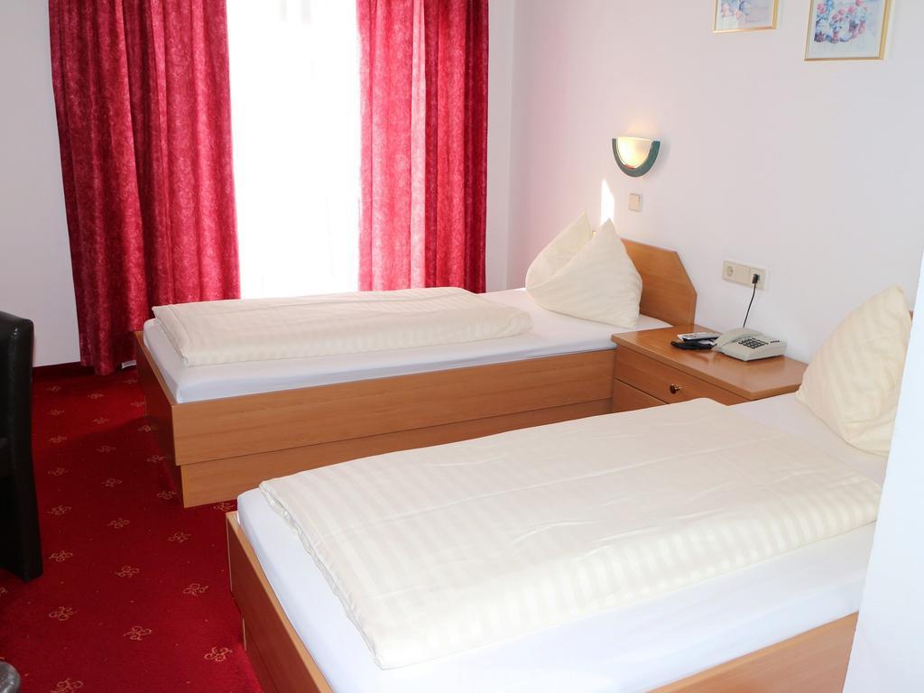 Hotel Gasthof Kasino วิลลาค ห้อง รูปภาพ